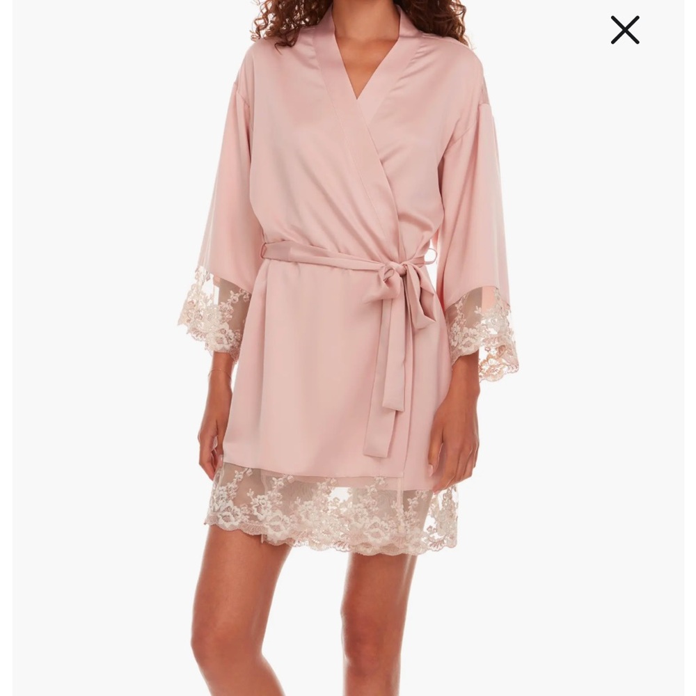 NWT Flora Nikrooz Smokey Rose Satin Robe women’s size Large